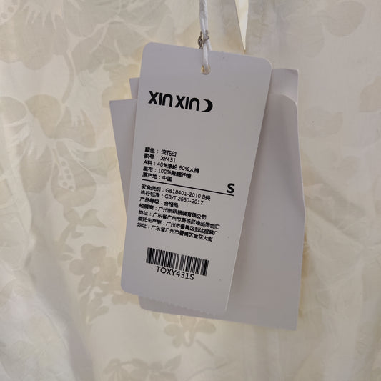 [493]MG     Misty White Moonlight Floral White Dual-Wear Jacquard Off-Shoulder Blouse
