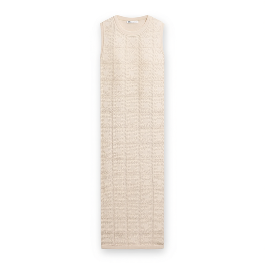[255]NG      Seamless knit dress with geometric hollow-out stitching, rich details and a slim fit