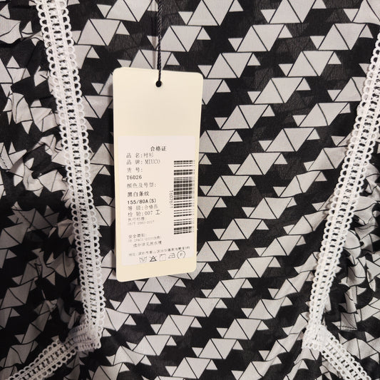 [098] [Flash Sale] Elegant Commuter 4-Way Wearable Black and White Striped Temperament Stand Collar Silk Shirt