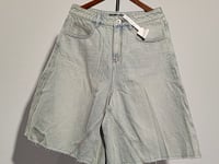 [580]G   RARELY ALIKE A TYPE DENIM SHORTS IN LIGHT WASH BLUE