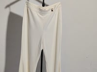 [367]GG  Women's Light and Flowy, Slightly Flared Nine-Point Pants, White Trousers