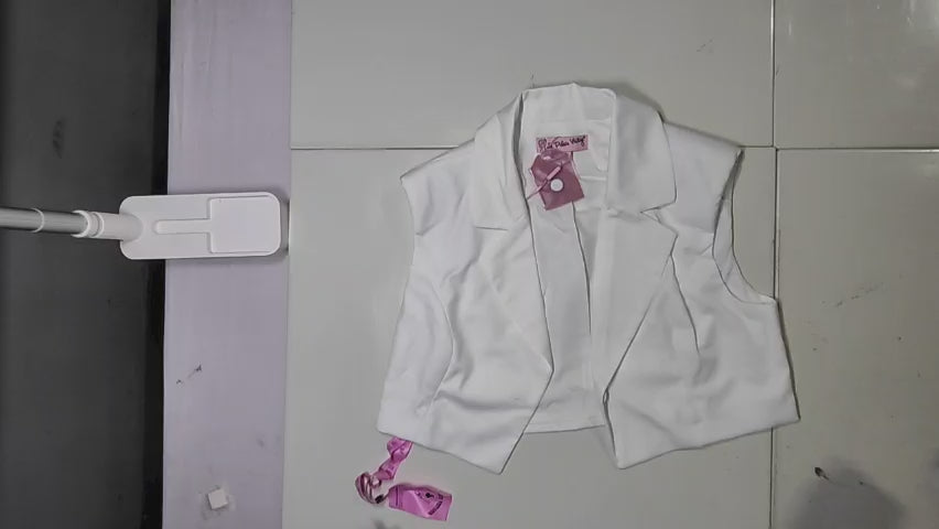 [118]GM    Le palais vintage pairs well with a white deep V-shirt collar short-cut slim-fit vest
